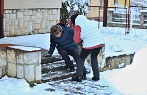 7 Science-Approved Tips for Walking Across Ice